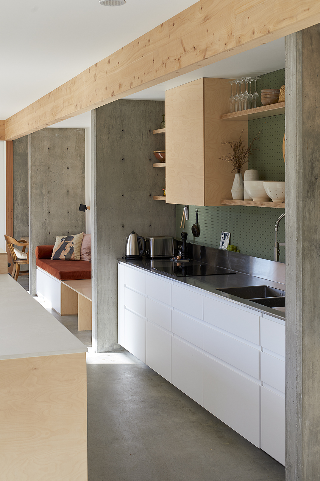 豪特博……拼贴式建筑

注：Hotbo可能是特定的名称，因缺乏更多背景信息只能音译；· ·这里保留原样，不清楚其确切含义 -21