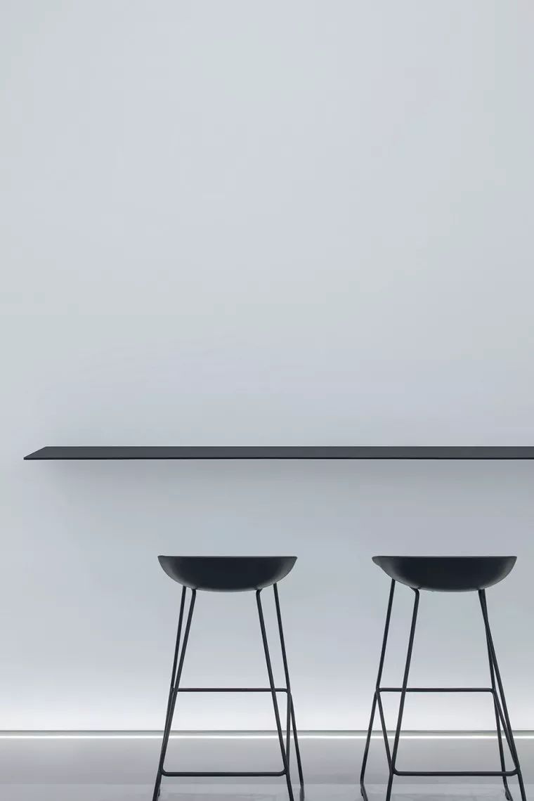 福州时间甜品店 | 极简黑白空间，美食与自然的和谐共处-22