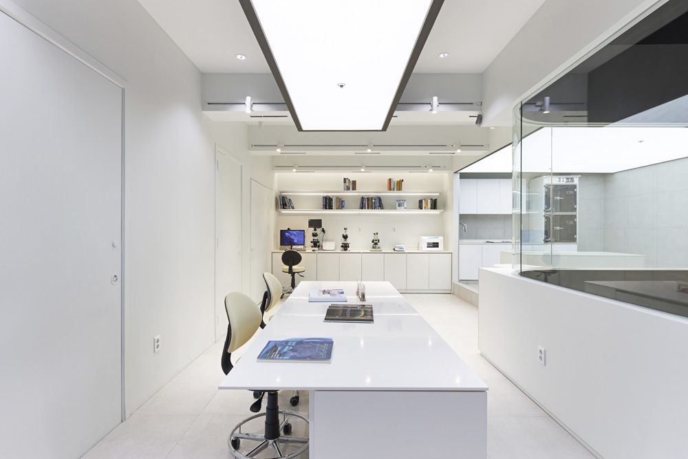 极简白调，25 平米的精致 COWA 展示空间-12