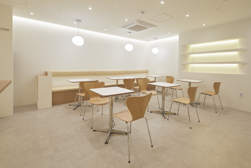 白色木纹打造 30 平极简餐厅-4