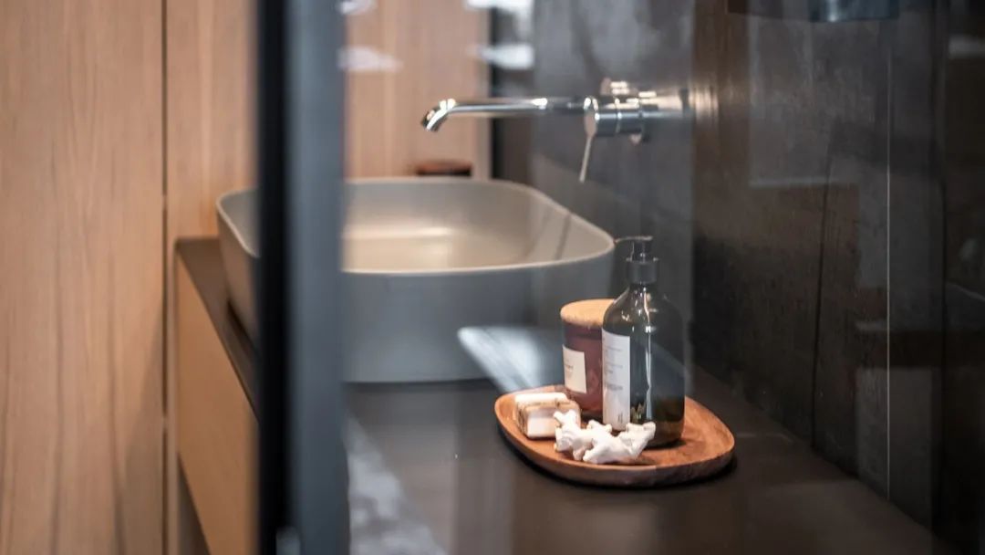 莫斯科 66㎡莫兰迪简约风公寓,玻璃隔断打造开放式空间-27