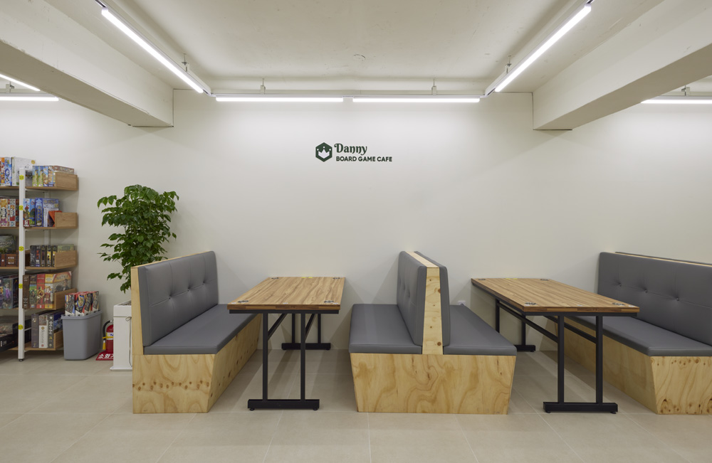 25 平米极简游戏咖啡厅设计-6