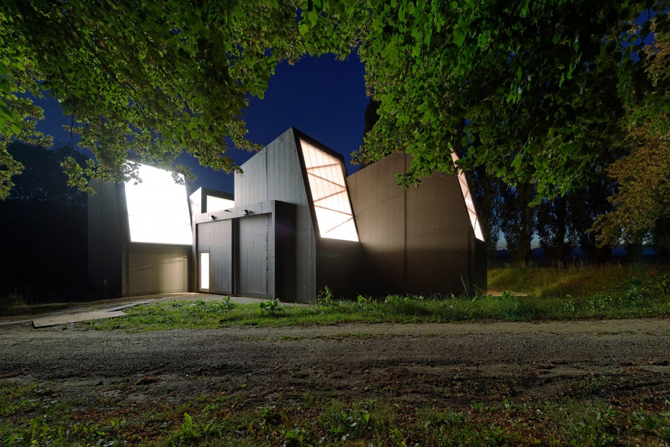 隐形建筑与身体对话 · 法国艺术家工作室设计丨Didier Fiúza Faustino-64