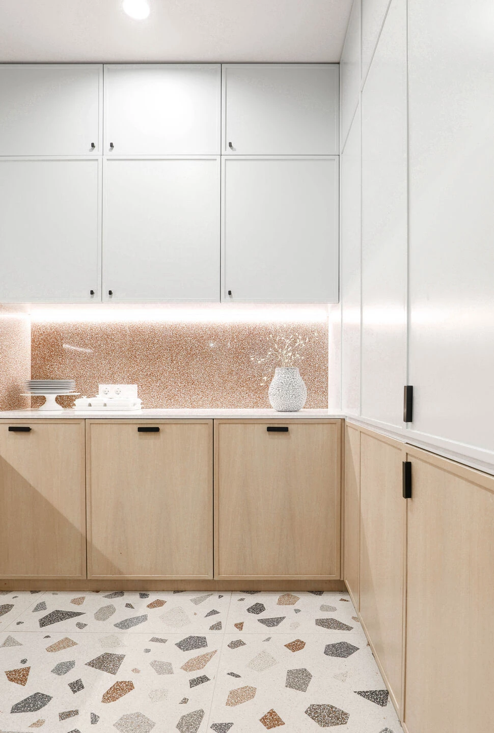 色彩项目 · 充满艺术气息的 2021 年家庭公寓设计丨保加利亚布尔加斯丨Think Forward-21