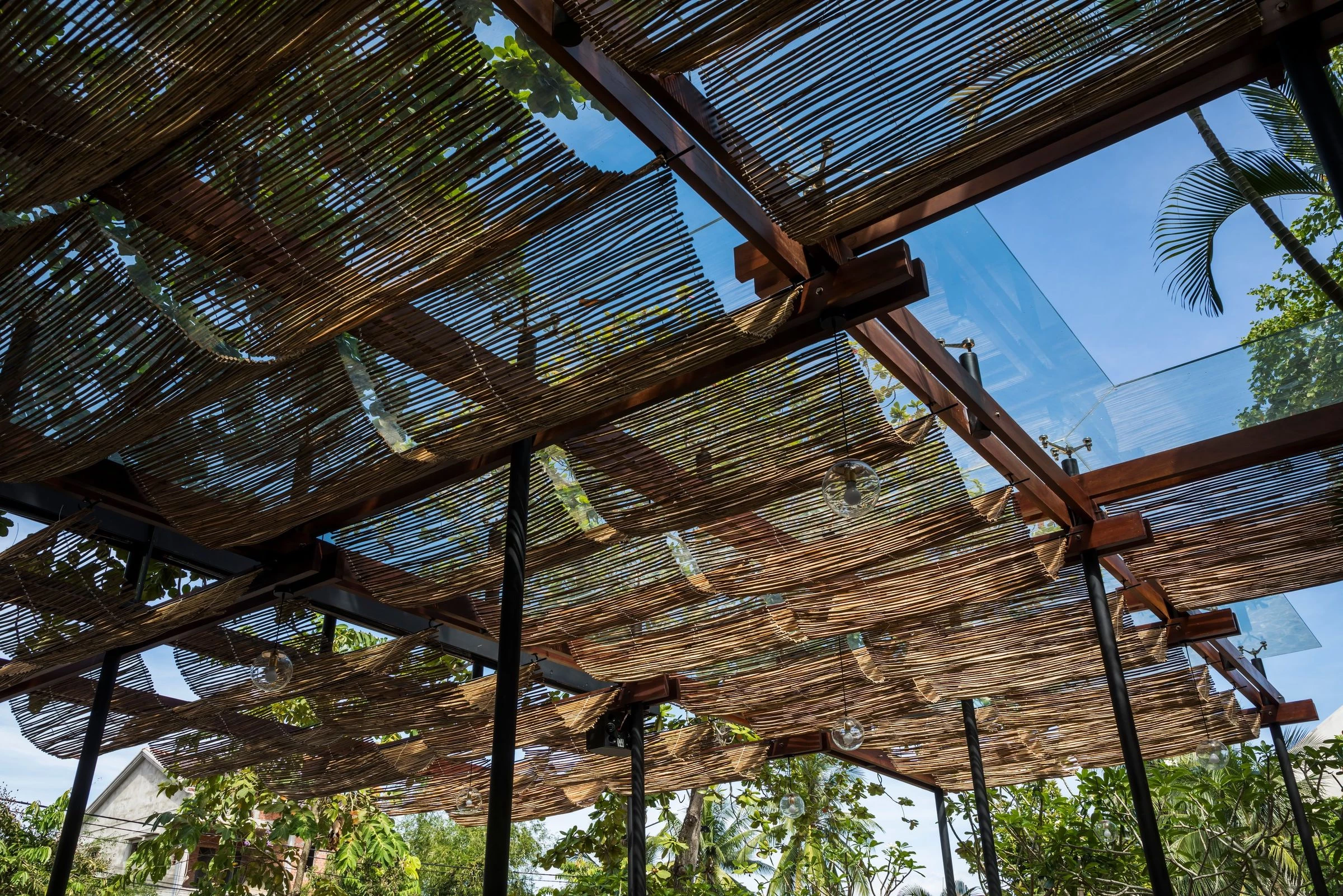 越南传统与现代的完美融合——"艺术空间"餐厅与画廊-18