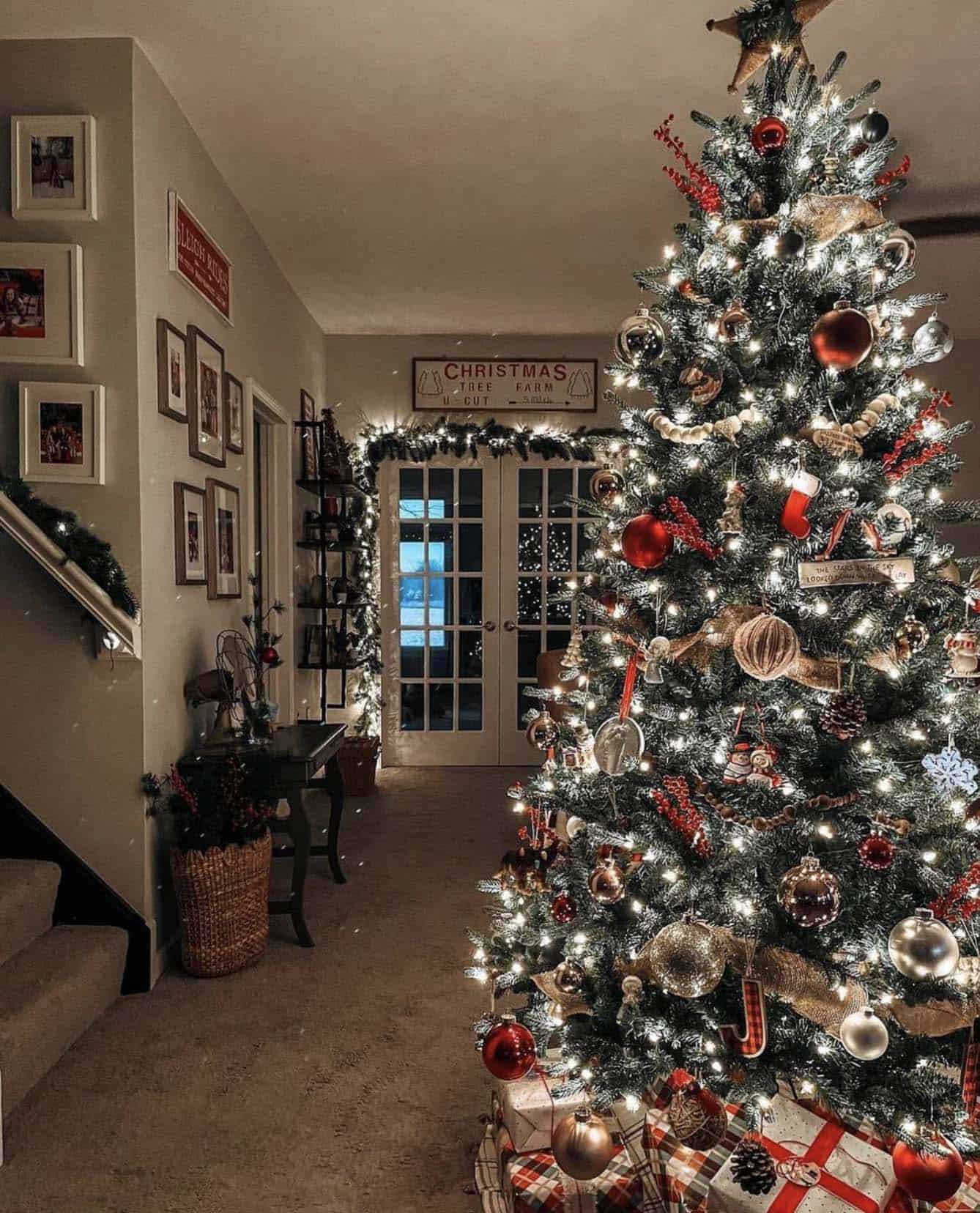 Wishing You A Very Merry Christmas: 80 Decorating Ideas To Inspire-84