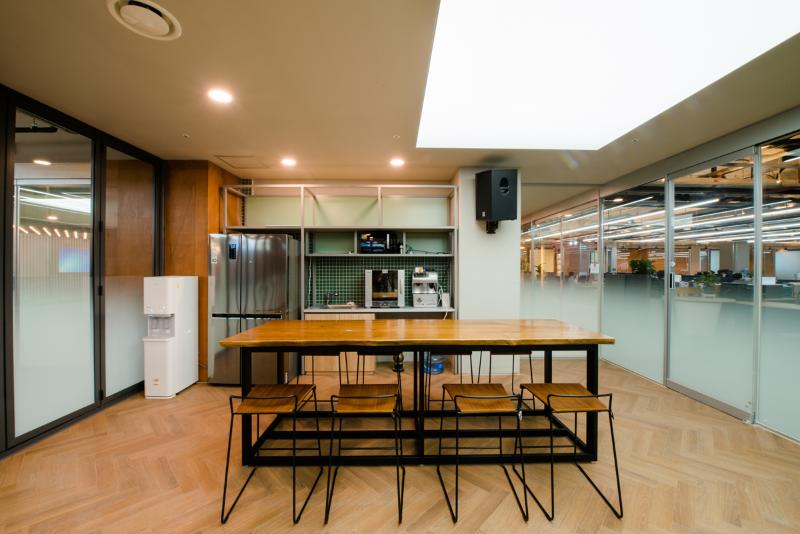 简约风 500 平公寓，宽敞舒适的空间设计-8