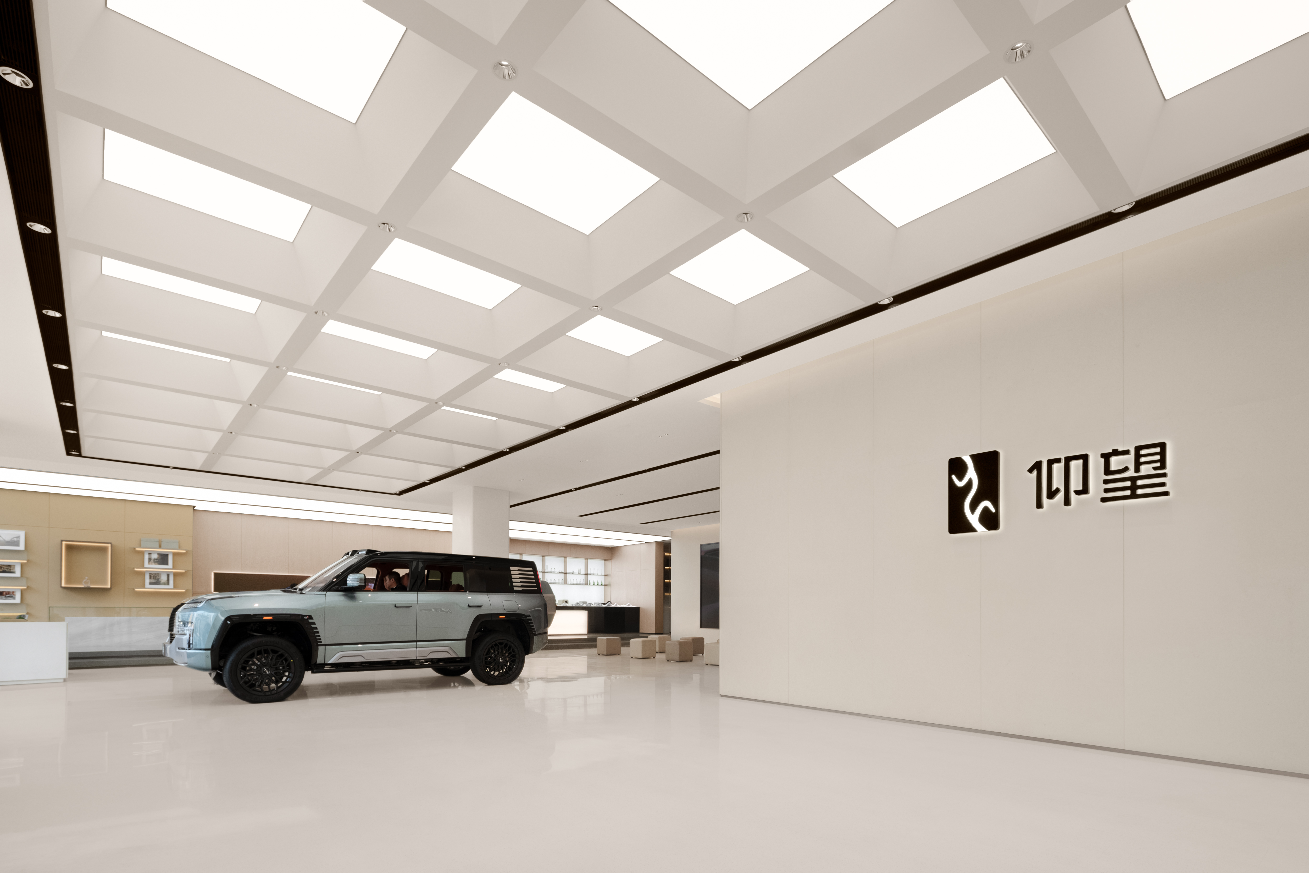 比亚迪仰望深圳南山展厅店丨中国深圳丨格外空间-12