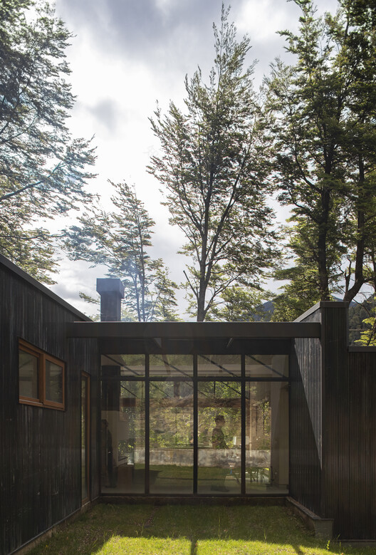智利 Patagonia 湖畔复杂建筑设计丨Estudio Base Arquitectos-15