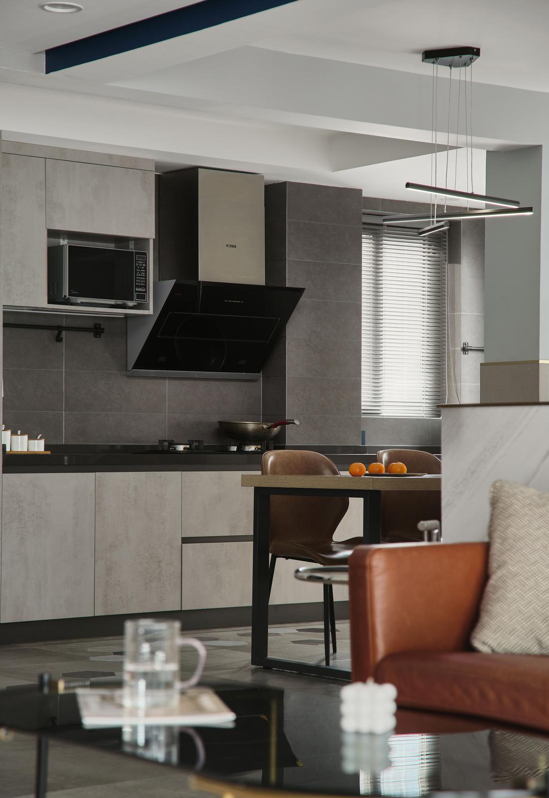 三口之家舒适实用的家居设计-23