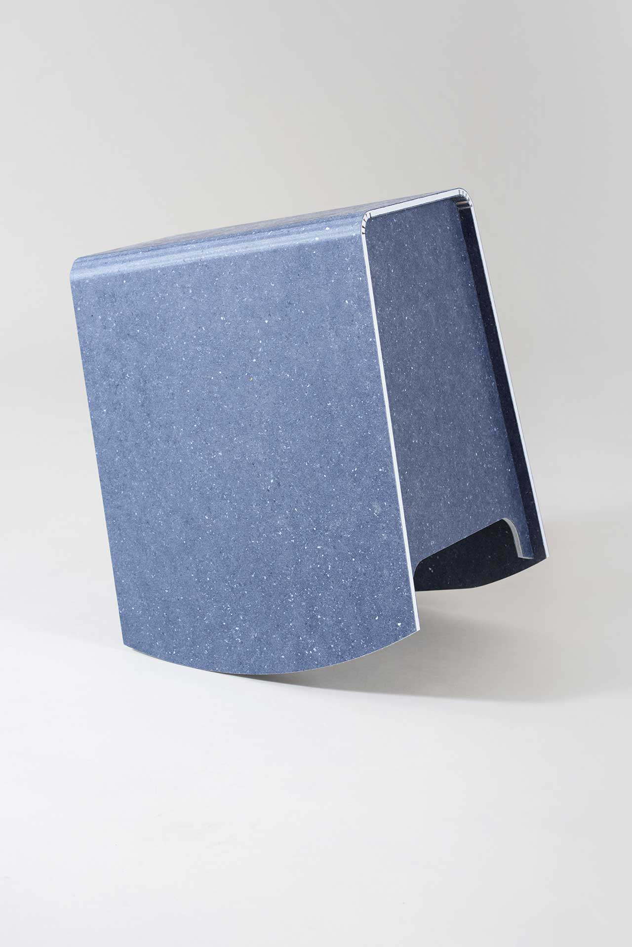 多功能 Shingle Stool 打造灵活办公环境-10