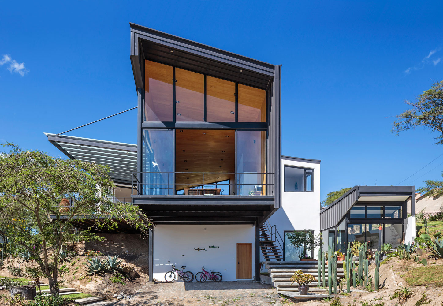 厄瓜多尔 Chiché河畔的现代绿意住宅-12