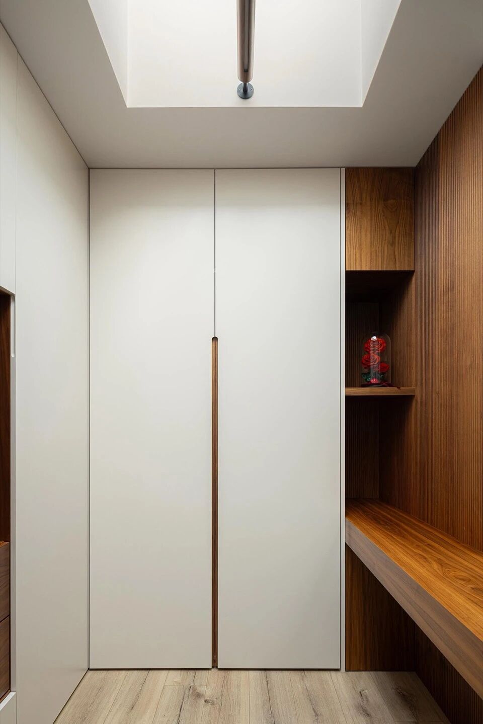 以自然采光与户外空间为核心   极简白色住宅  Arquitetura501-90