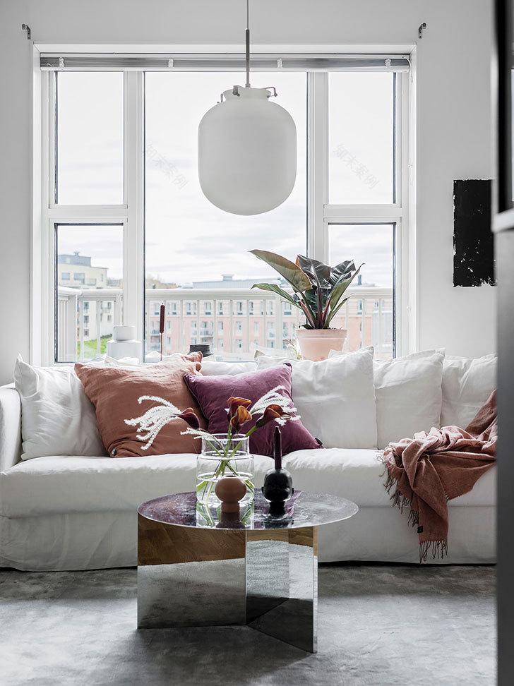 粉色点缀的哥德堡白色公寓-5