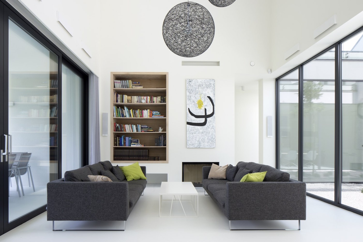 波兰南部森林中的现代简约住宅-33