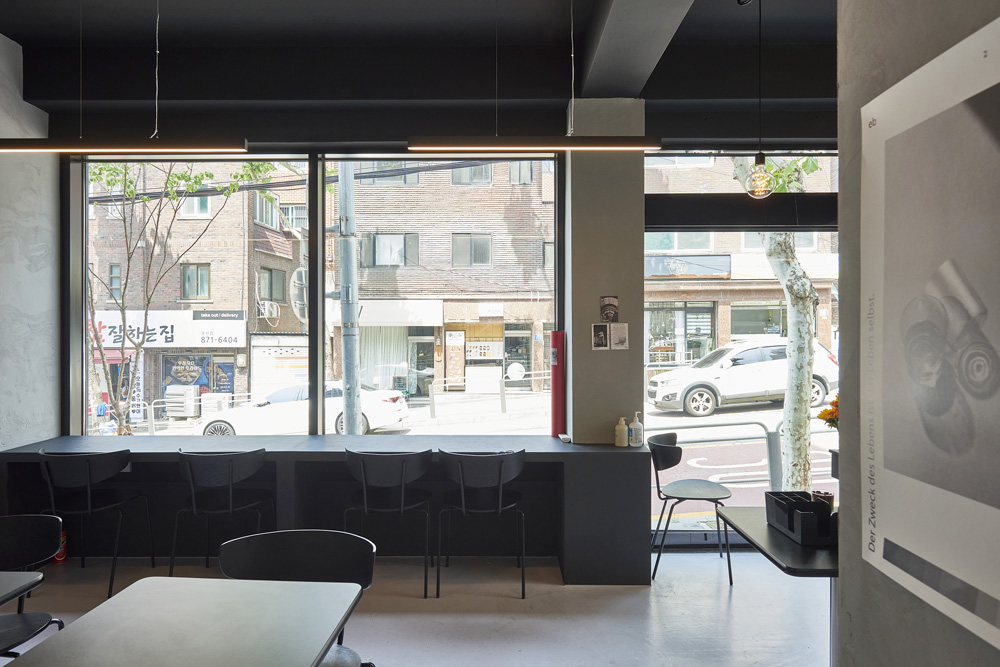 格雷顿现代咖啡厅 | 极简设计中的温馨空间-9