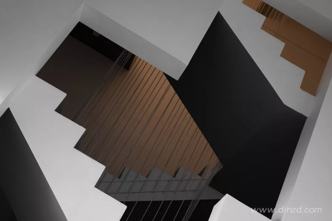 叛逆者 JYC 服饰办公空间 | 几何美学与功能性的完美融合-2