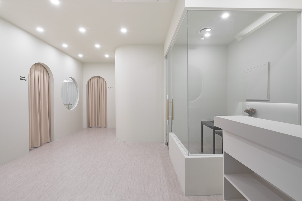 粉色点缀的 41 平米私人健身会所-4