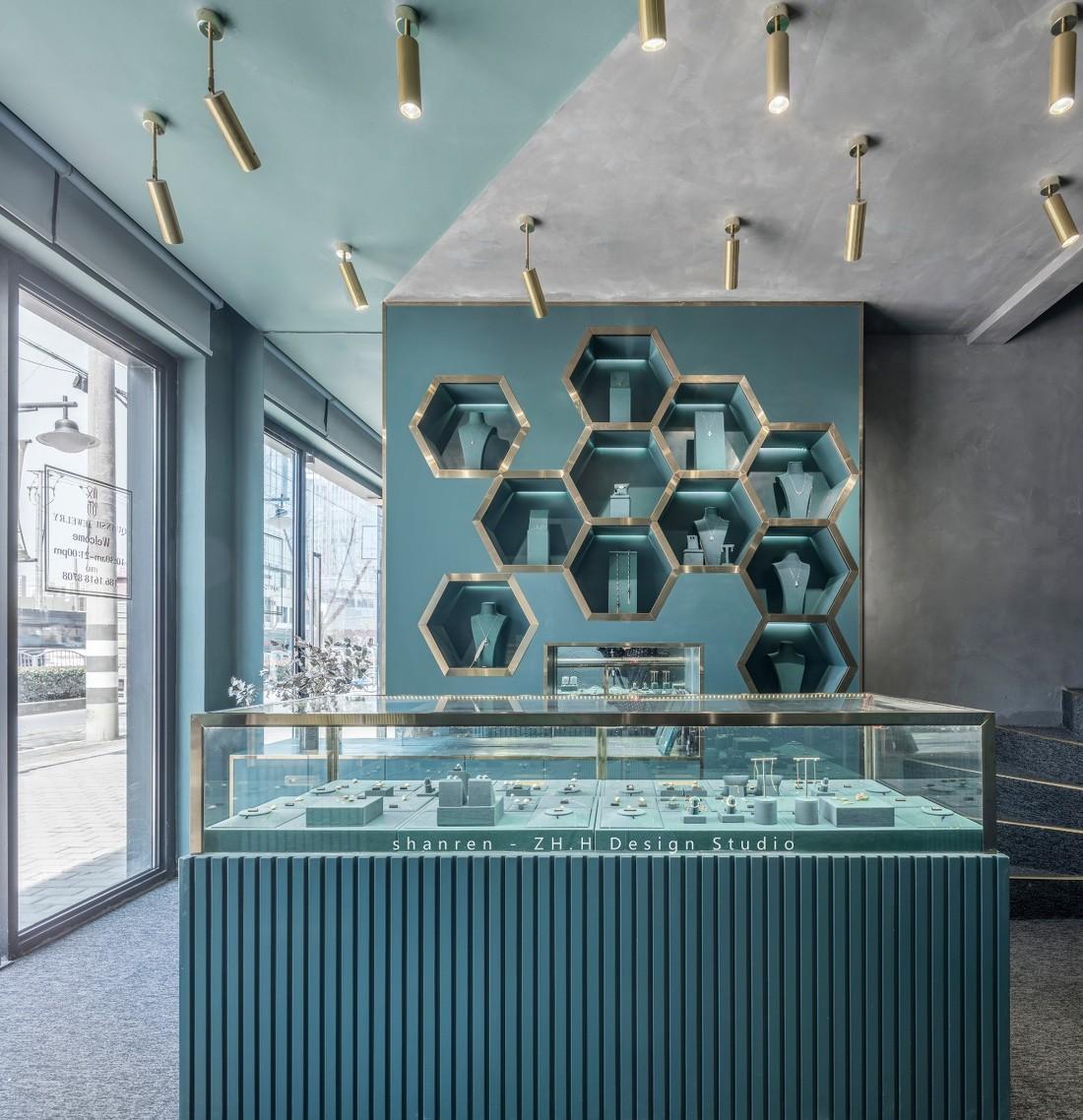 幻彩魅影-- 珠宝美甲空间,精致实用展示设计-17