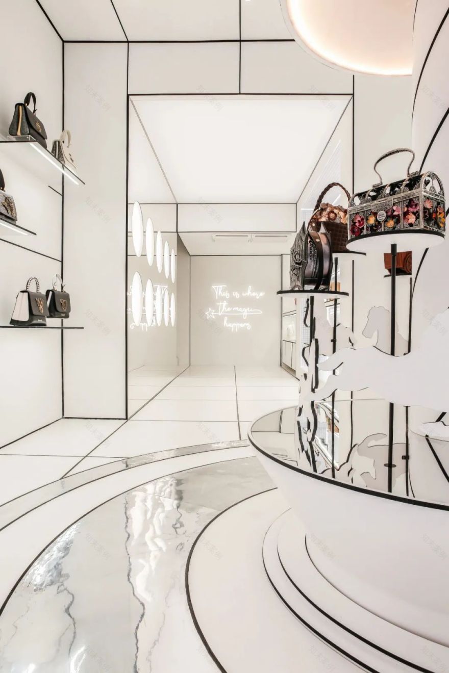 黑白内饰碰撞极简空间-7