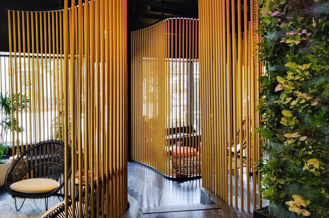 布朗酒店的灯塔-23