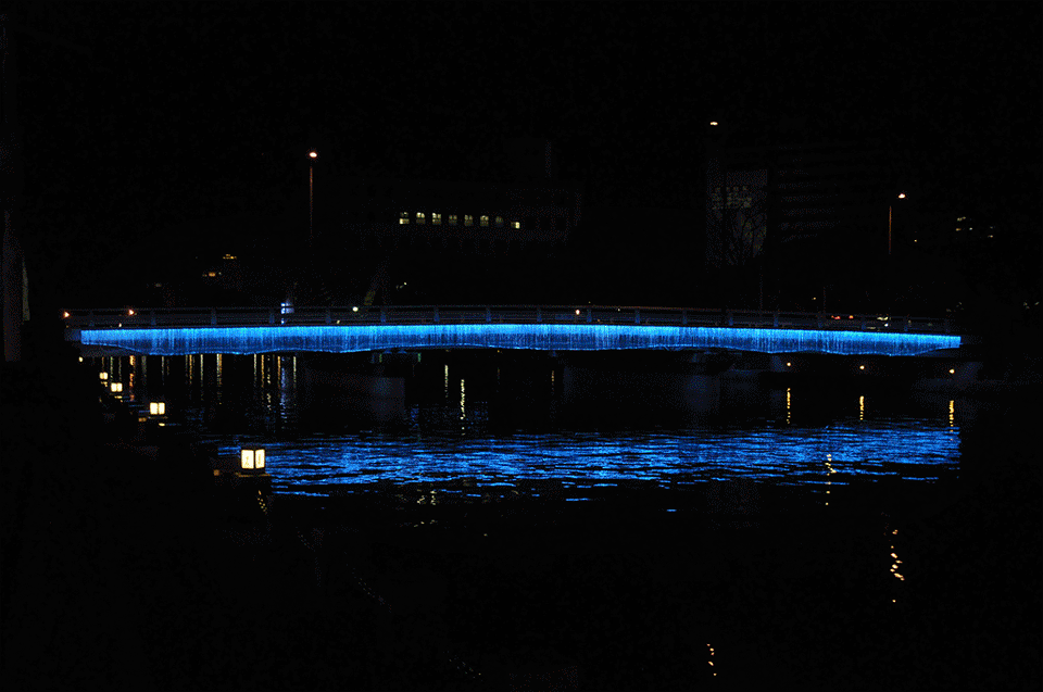 日本德岛靛蓝瀑布灯光艺术装置-5