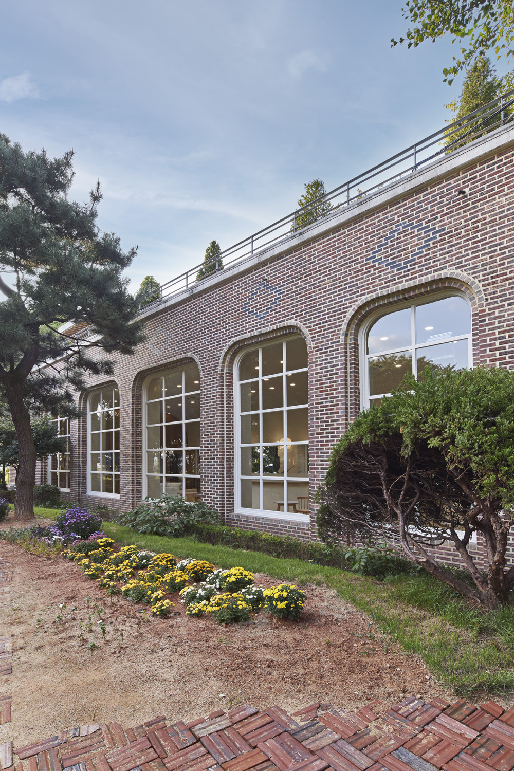 大型平层办公室 | 融合户外运动场的创新设计-32