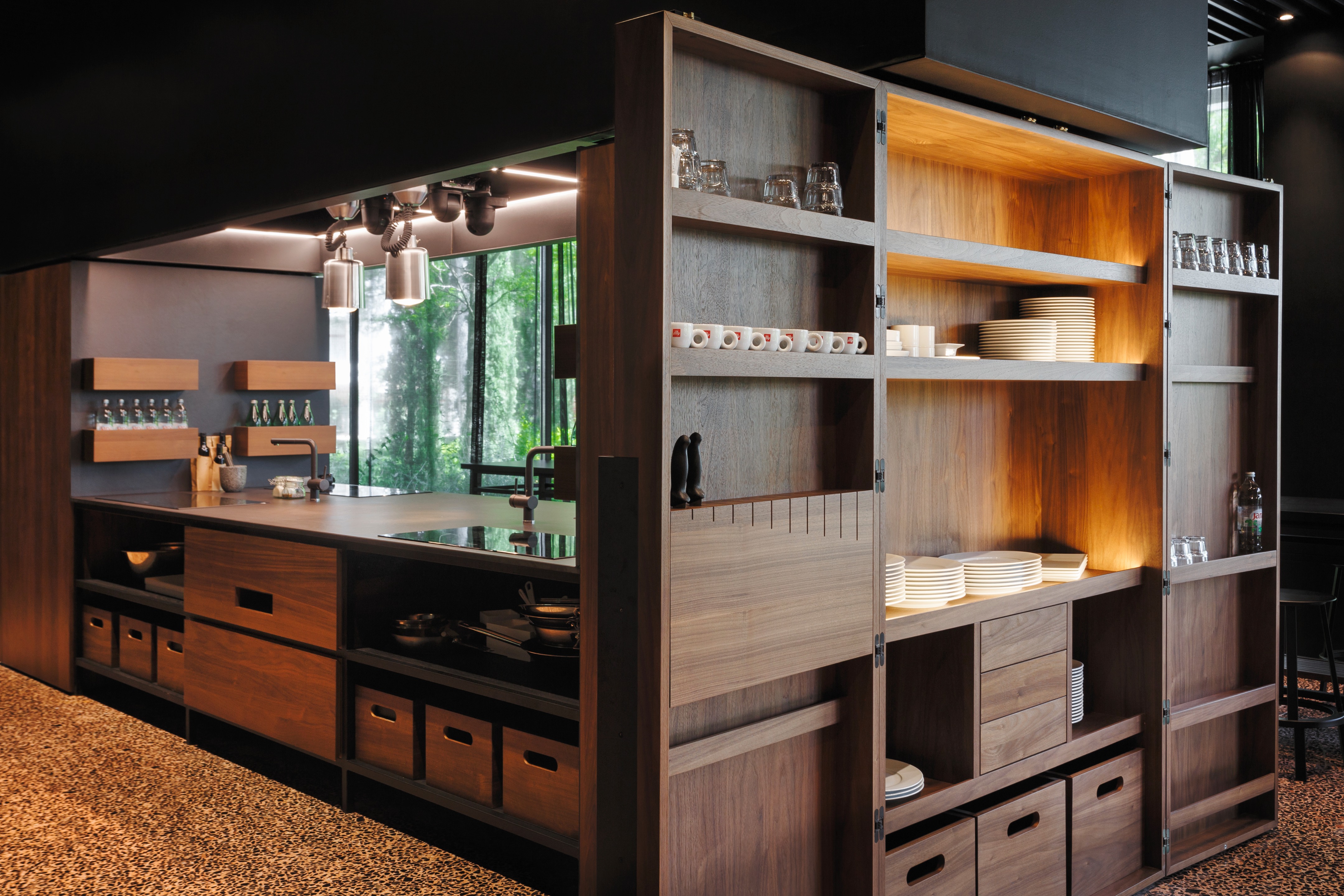 RevoLution Signature Restaurant 旋转厨房设计-23