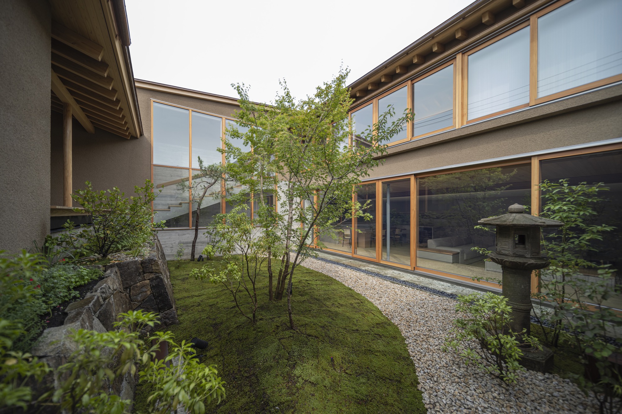 山上的住宅丨日本丨New Material Research Laboratory-0