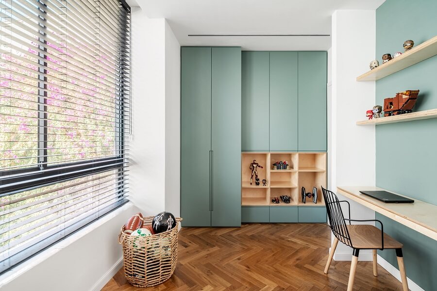 100 מר בתל אביב: המעצב של החבר שלי, מעצב שלי. - WALLS : WALLS-53