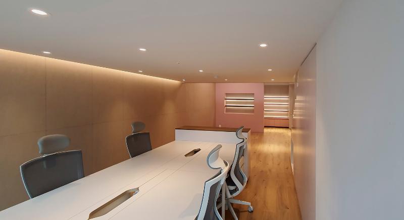 环保清新四十平米化妆品公司办公室设计-4