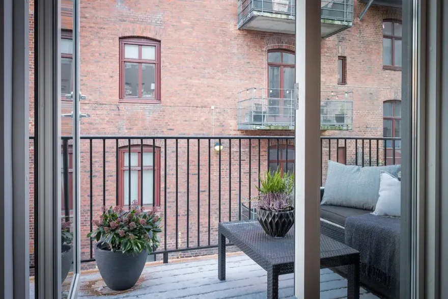 瑞典木质结构 duplex 公寓,打造温馨男女共融空间-17