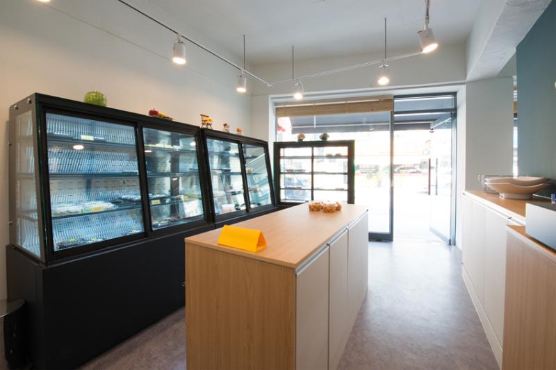 温馨舒适 12 平米半开放式咖啡厅设计-6