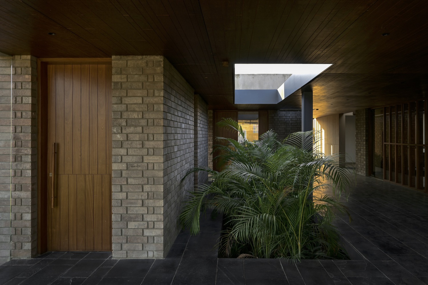 几堵墙和一间屋顶办公室丨inpractice-13