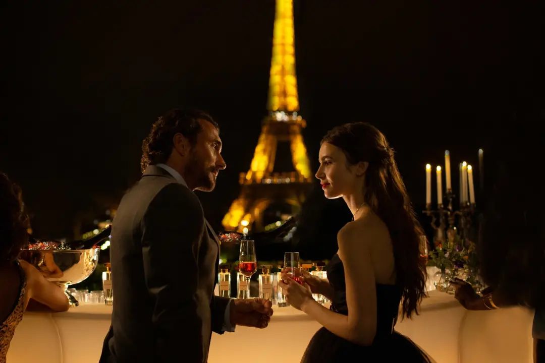 《Emily in Paris》办公室设计丨法国巴黎丨Netflix-4