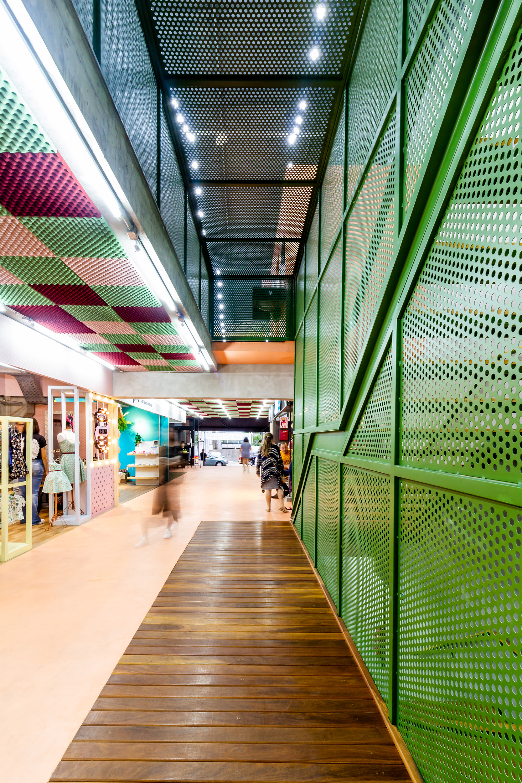 停车场变身为商业画廊-22