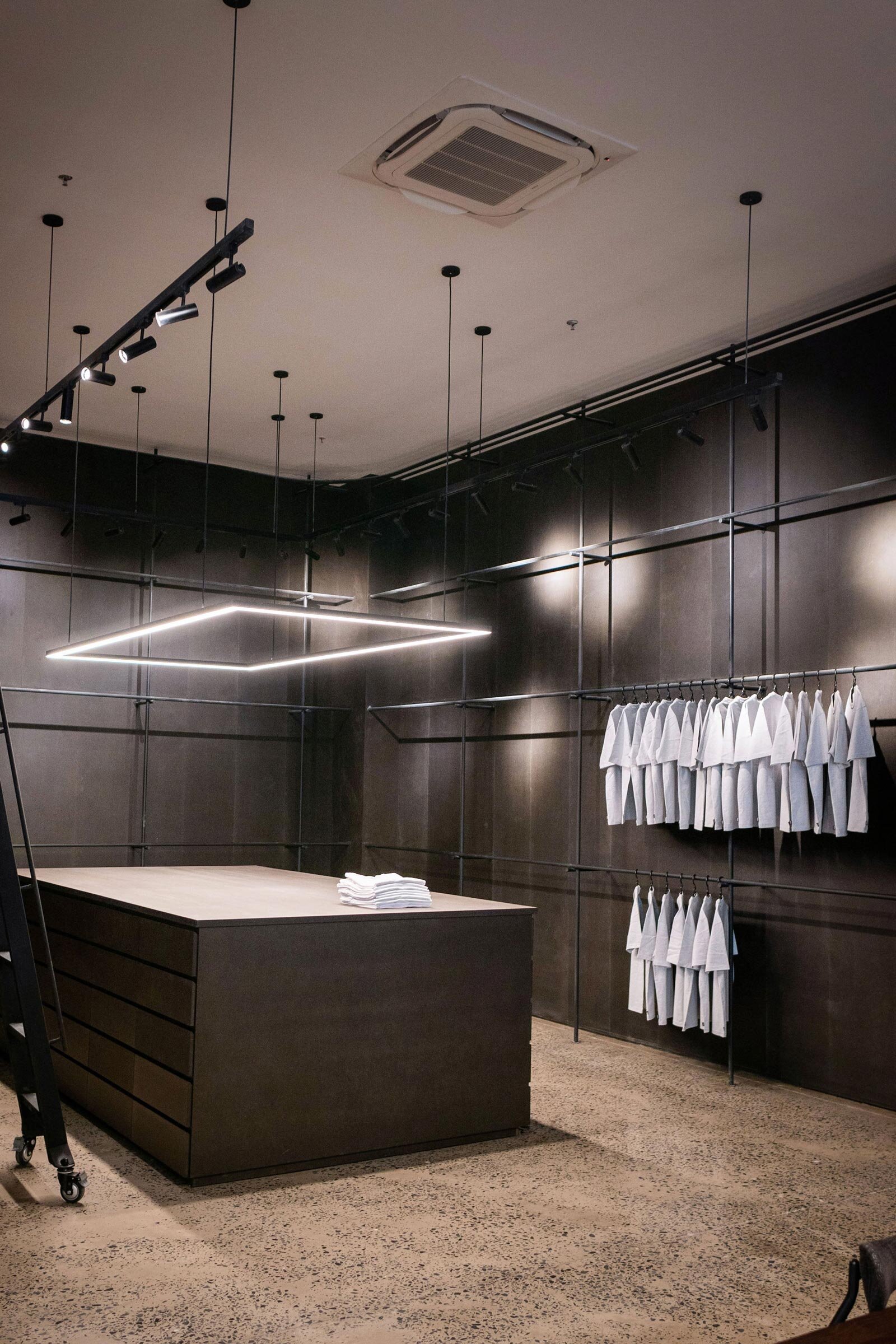 A Clothing Factory That’s Anything but Run-of-the-Mill — Design Anthology-11