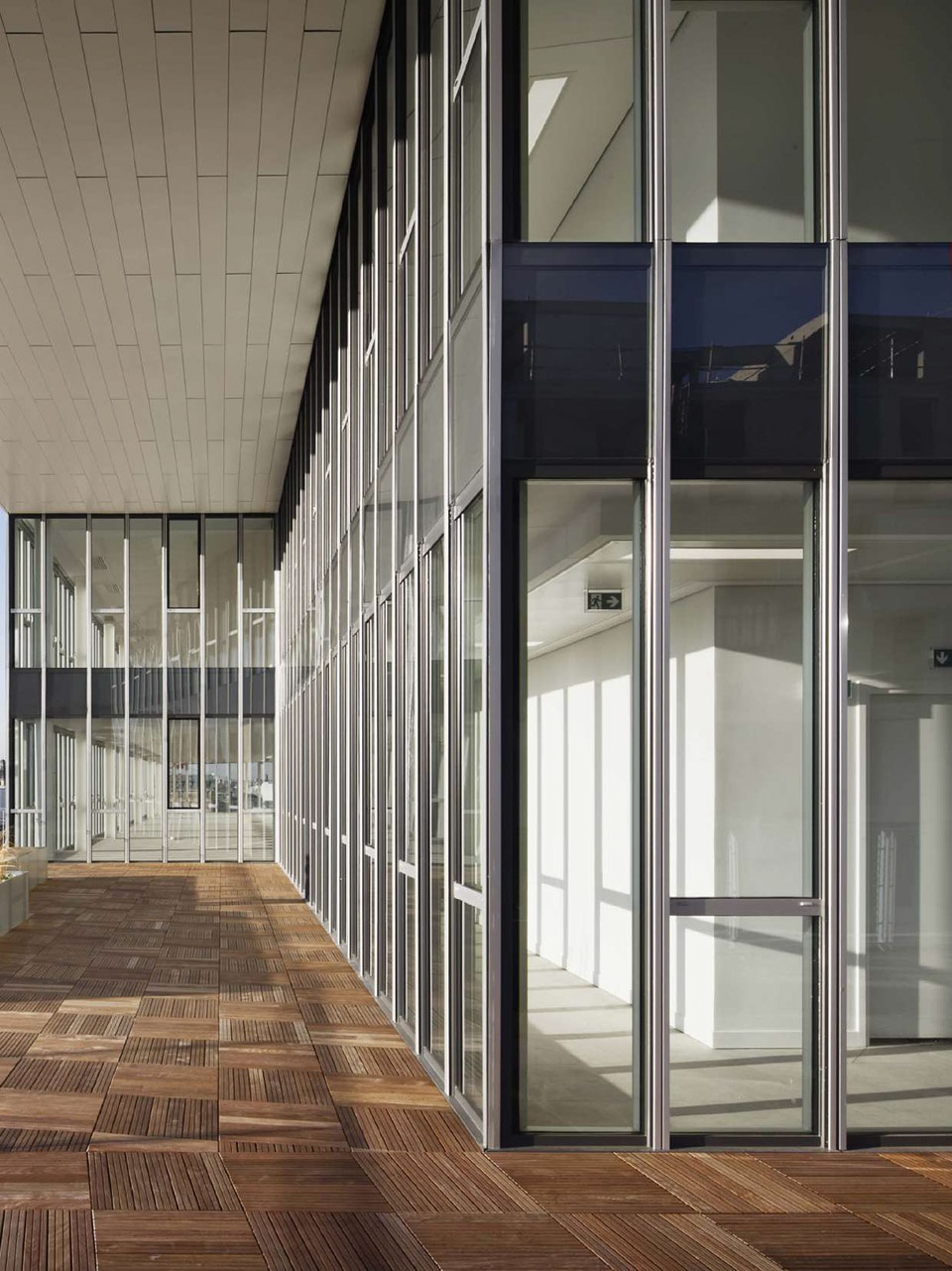 跨越铁道的巴黎 Panorama 办公大楼-24