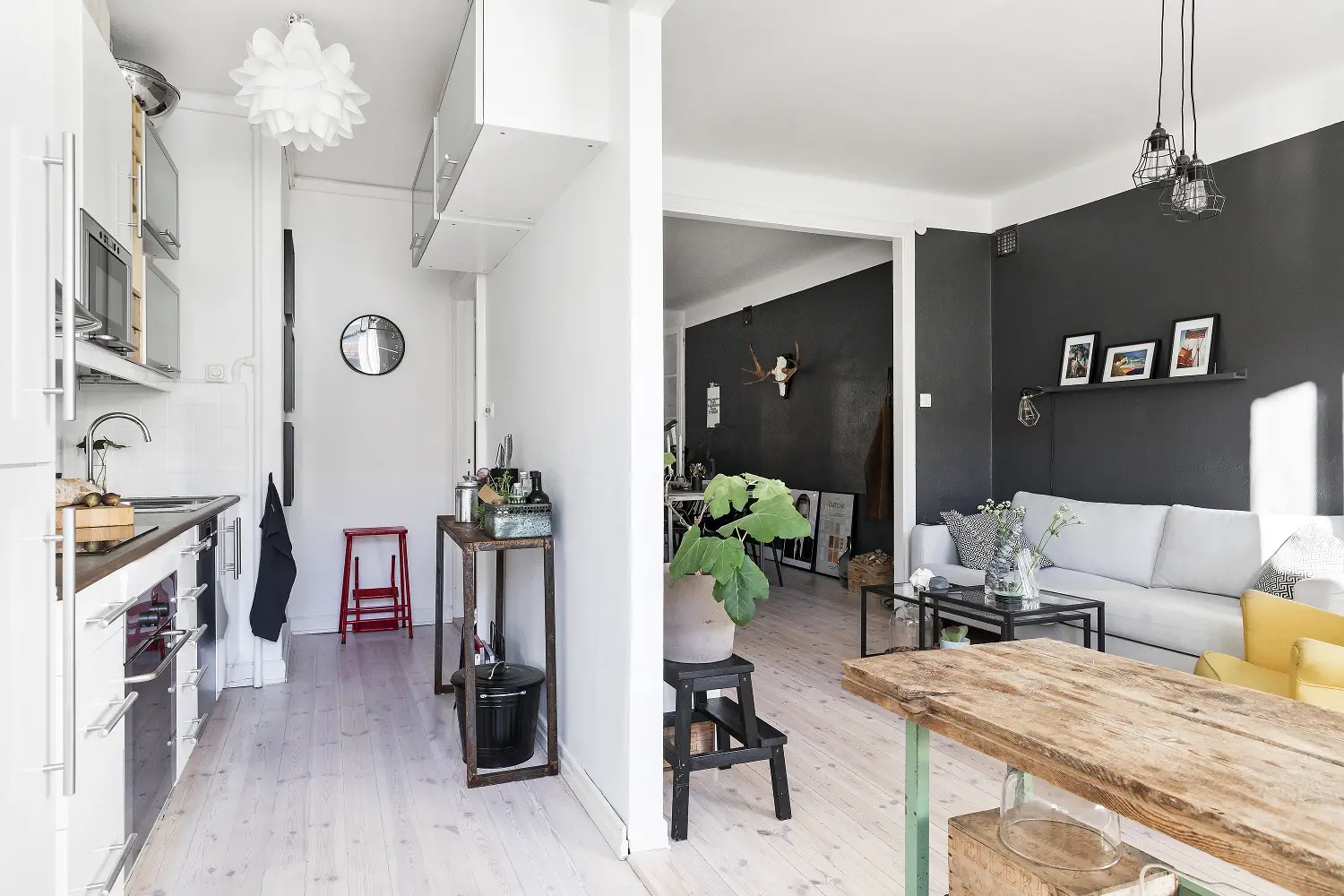 瑞典色彩家居设计 | 深蓝灰的温馨公寓-11