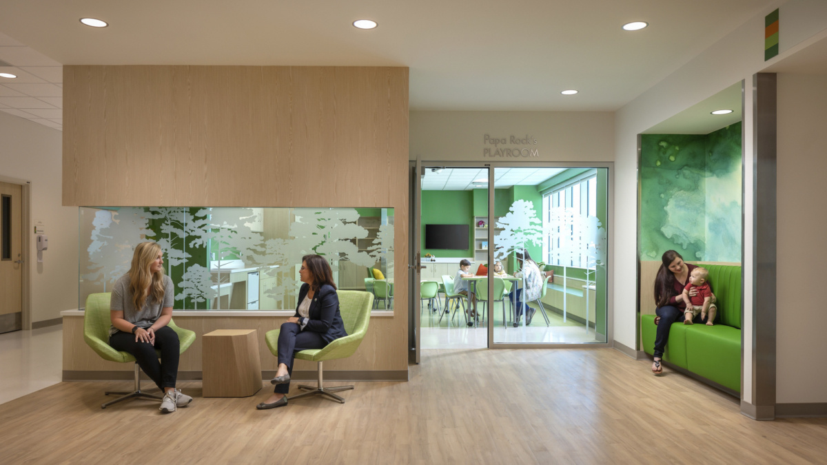 自然生态融入儿童医院设计,打造温暖疗愈空间-17