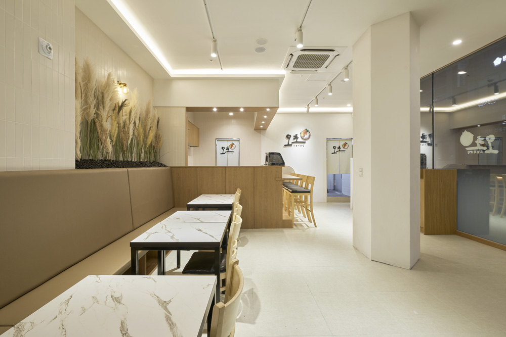 简约 17 坪家居设计，展现白色与木纹的清新之美-7