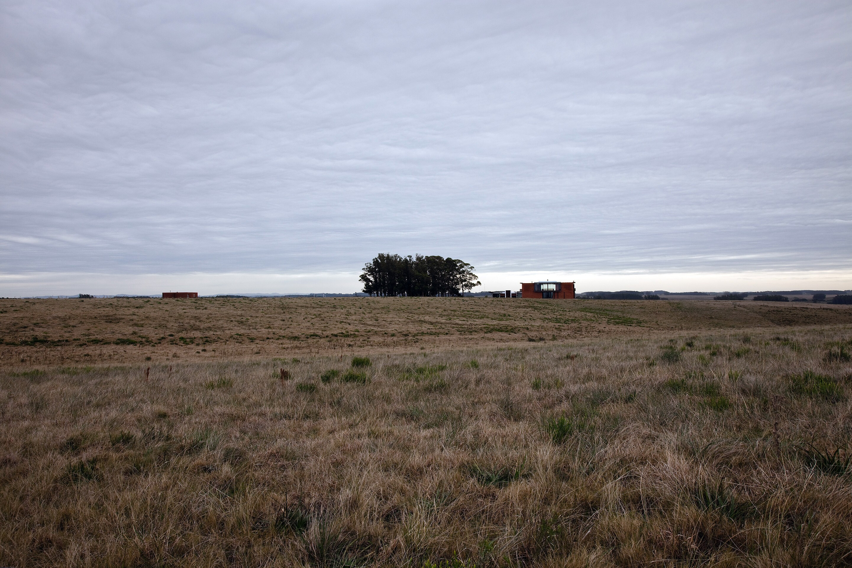 乌拉圭度假屋 | 砖石矩阵中的光影游戏-30