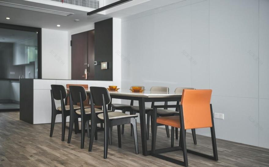 245㎡现代简约大平层,藏蓝美式卫浴柜成焦点-11