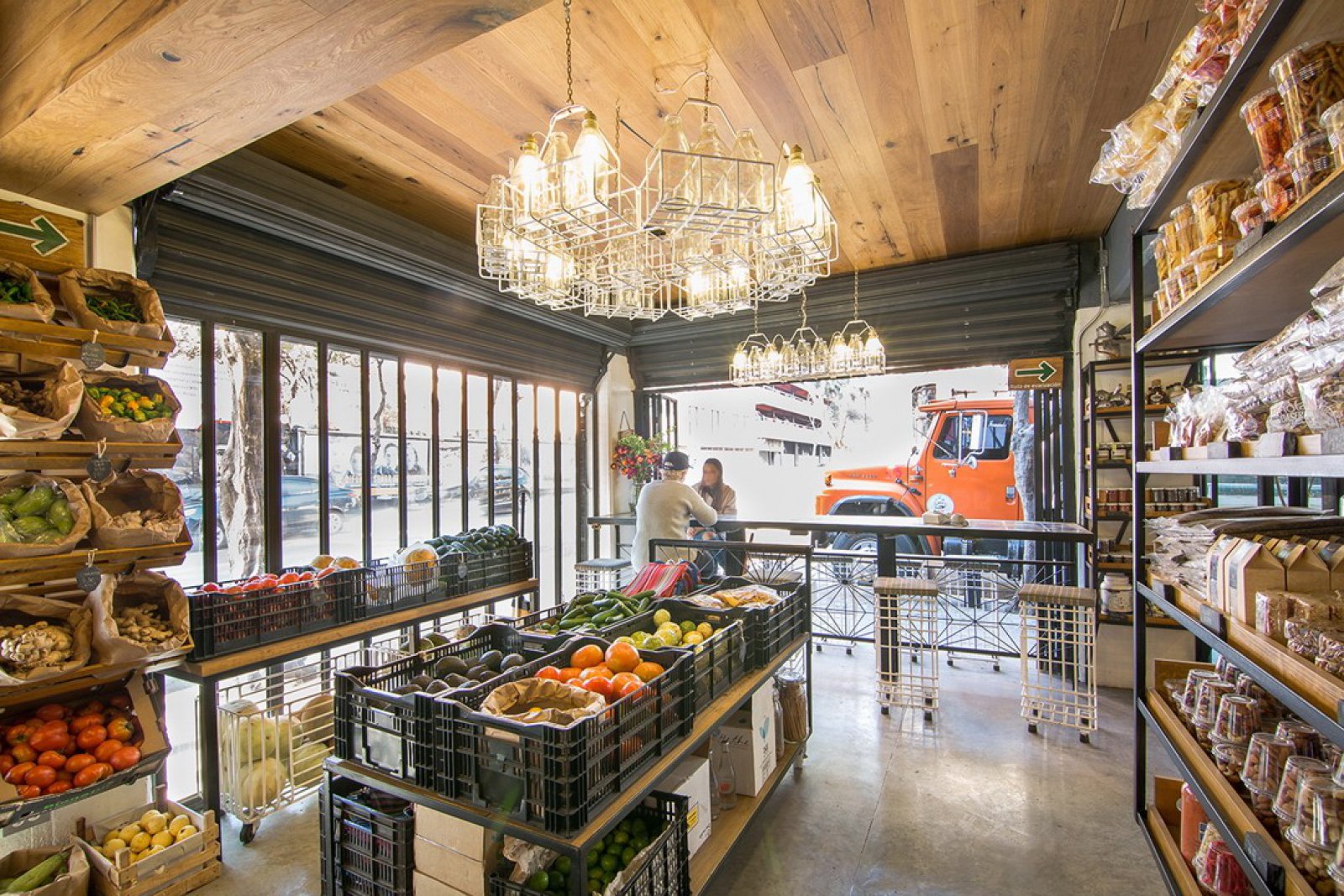 汽车零件仓库改造的“米兰44”市场  Amezcua-14