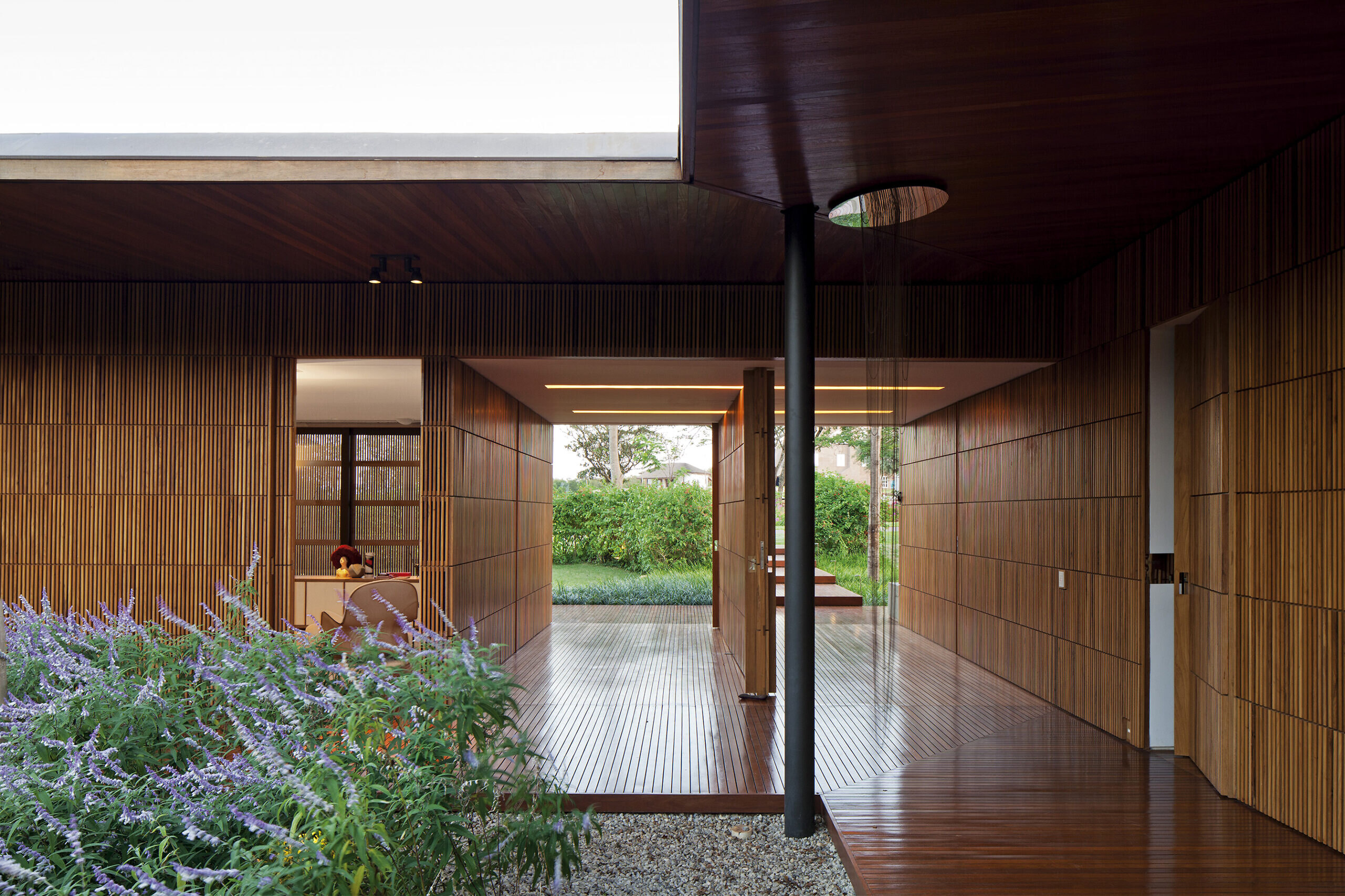 ML住宅

注：由于ML没有更多背景信息难以准确判断其具体指代，这里按一般情况保留英文缩写若有更详细的信息，可进一步完善翻译 丨PortugalPorto丨Bernardes + Jacobsen Arquitetura-24