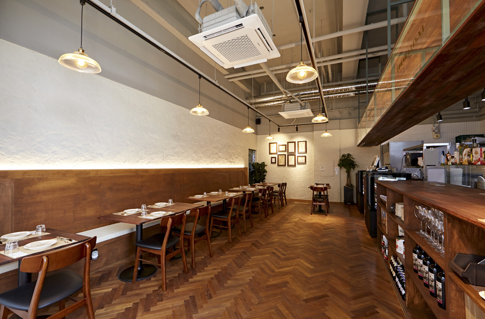 白色与木色交织的 20 平米小空间魔法-4