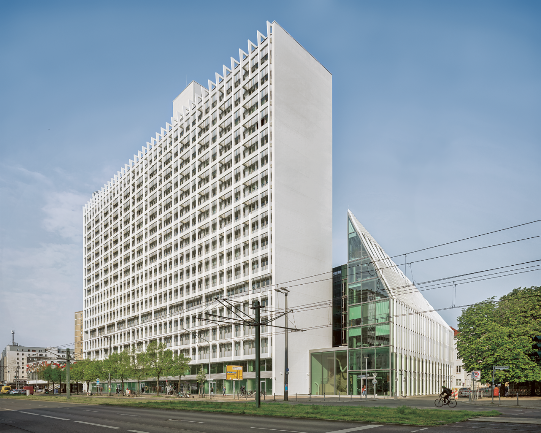 UMBAU展览|亚历山大广场新闻大楼：东欧现代主义复归-1