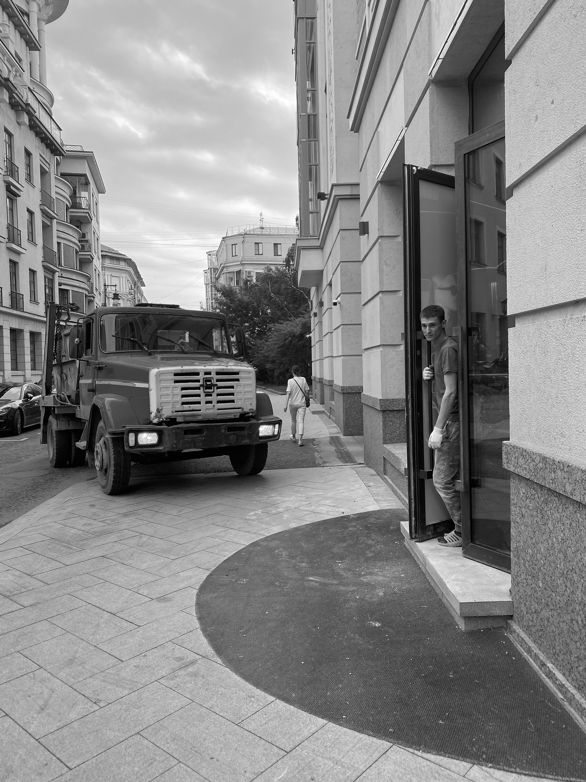 尤利娅薇芙商店丨Roman Gulyaev,Maria Tsakharias-9