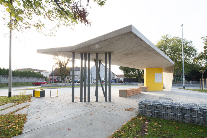 瓦韦尔尼察的乡村广场-14