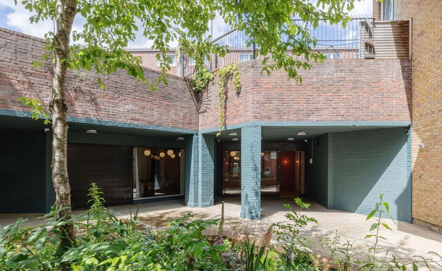 Holland Harvey designs homeless shelter and cafe in London 荷兰哈维在伦敦设计无家可归者收容所和咖啡馆。-0